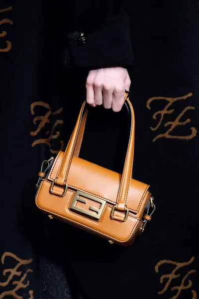 Look 90